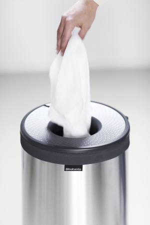 корзина для белья brabantia 103469 с пластиковой крышкой 35 л, цвет стальной матовый